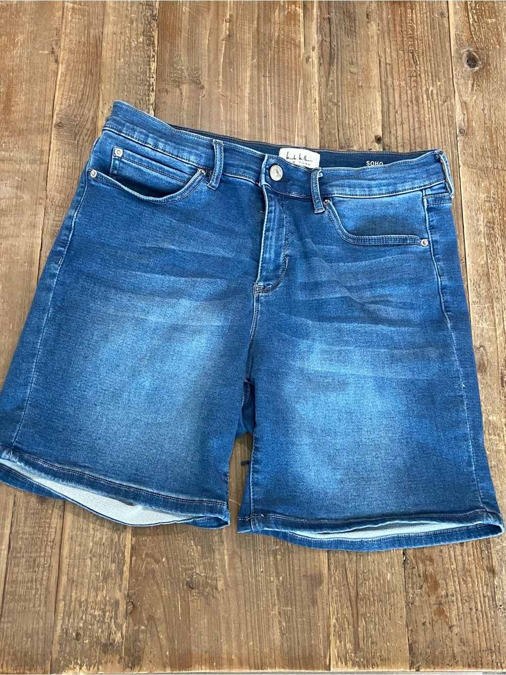 Nicole Miller Jean Shorts Blue Denim Women’s Shorts - Classic Mid‎ Wash Size 8